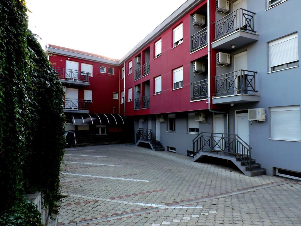B&B Zmajevo Gnezdo 021 Sremska Kamenica Exterior foto