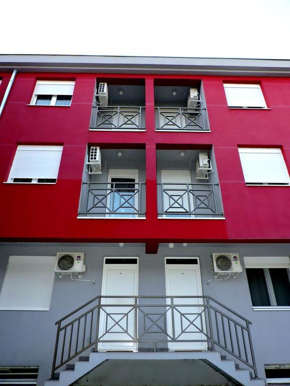 B&B Zmajevo Gnezdo 021 Sremska Kamenica Exterior foto