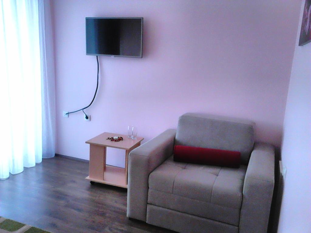 B&B Zmajevo Gnezdo 021 Sremska Kamenica Exterior foto