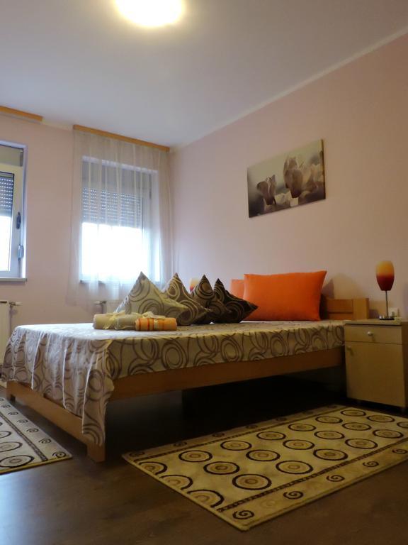 B&B Zmajevo Gnezdo 021 Sremska Kamenica Exterior foto