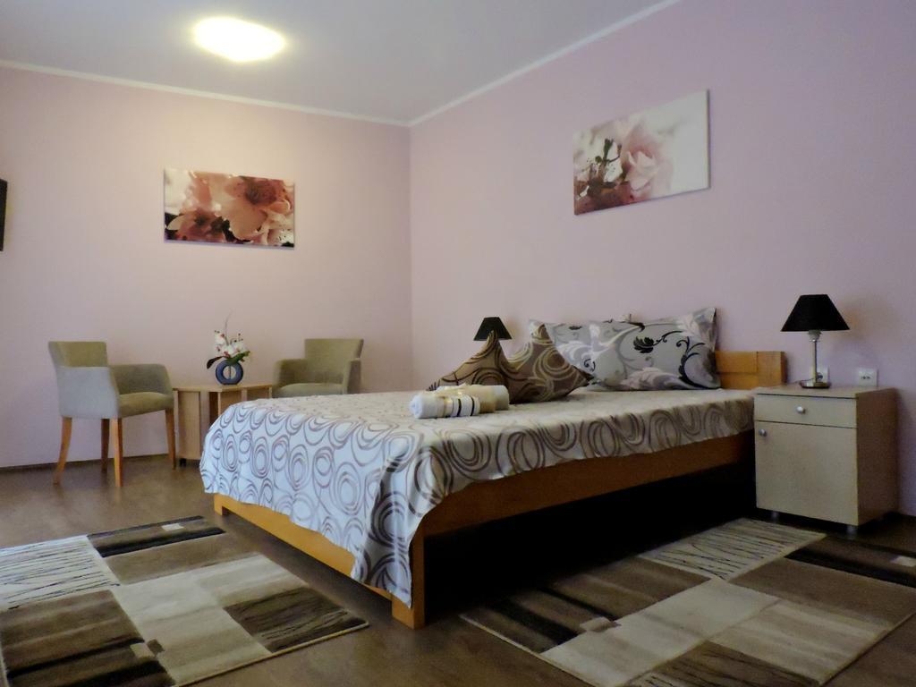 B&B Zmajevo Gnezdo 021 Sremska Kamenica Exterior foto