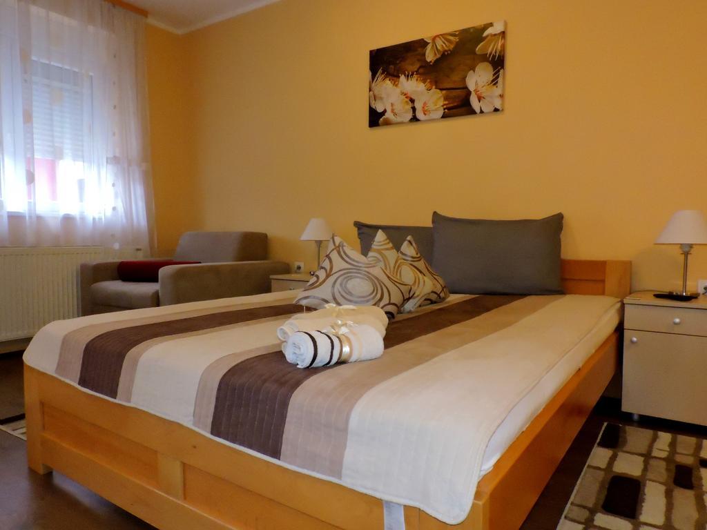 B&B Zmajevo Gnezdo 021 Sremska Kamenica Exterior foto
